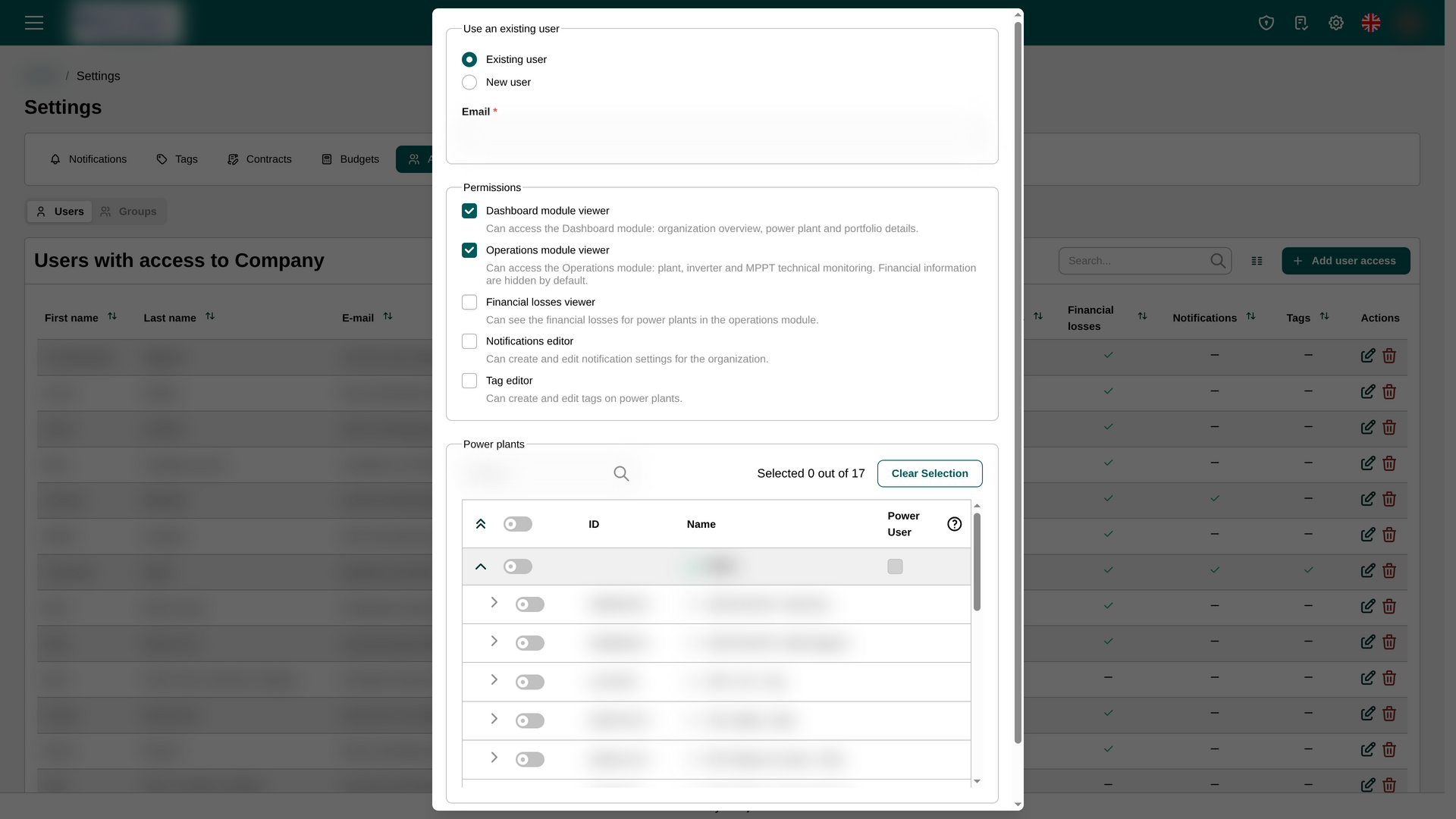 Ajout d'un accès utilisateur en mode Utilisateur existant. Le champ de l'adresse e-mail est vide et les noms des organisations et des installations ont été floutés.